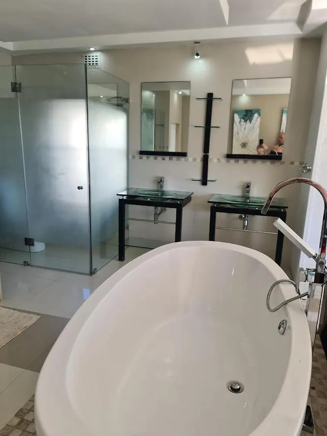 Bikini Beach Manor Gordonʼs Bay Apartamento
