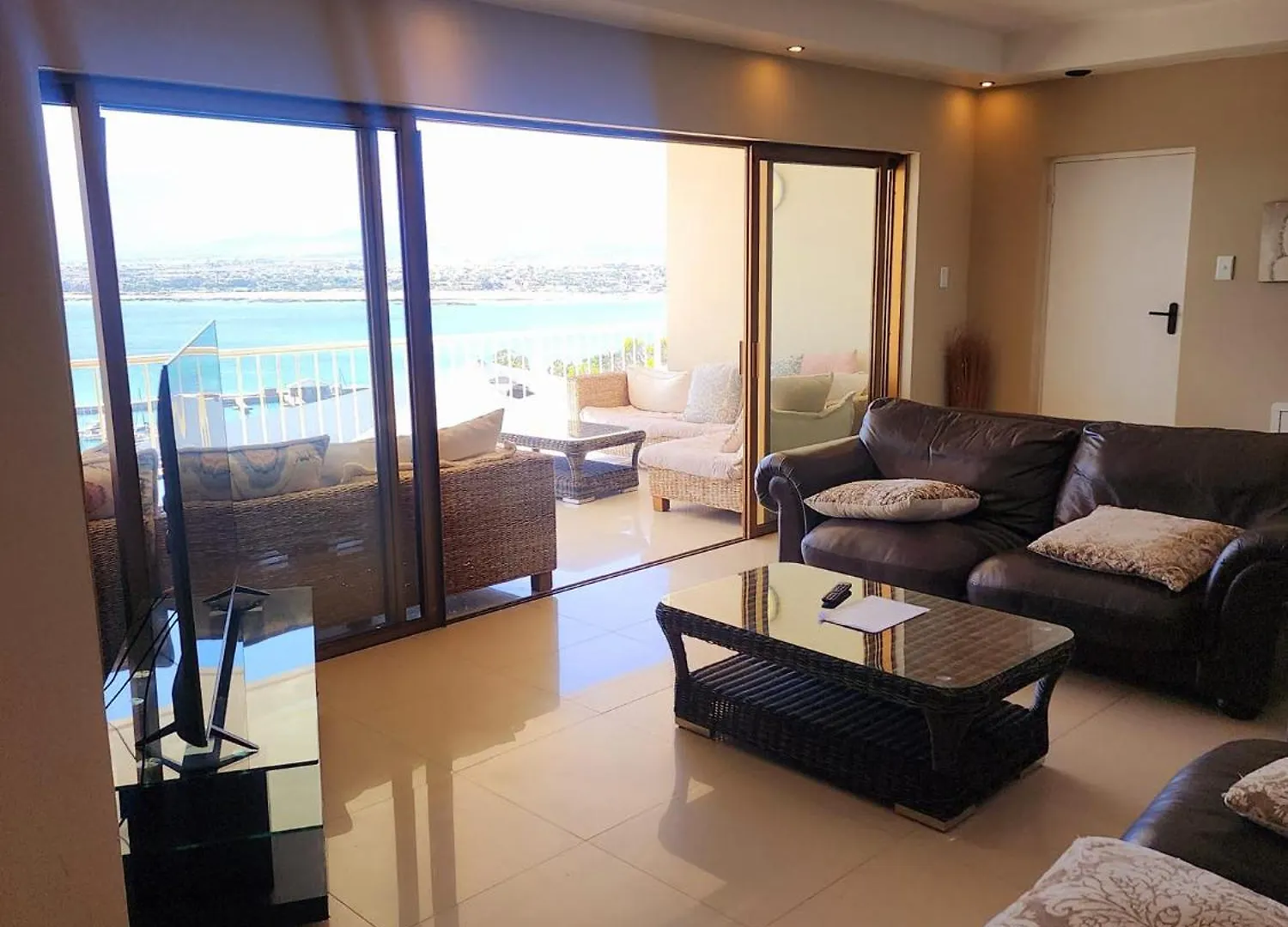 Bikini Beach Manor Apartment Gordons Bay