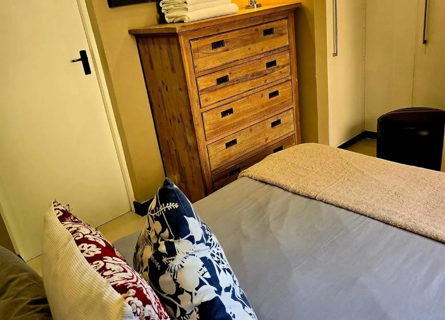 Bikini Beach Manor Apartment Gordons Bay